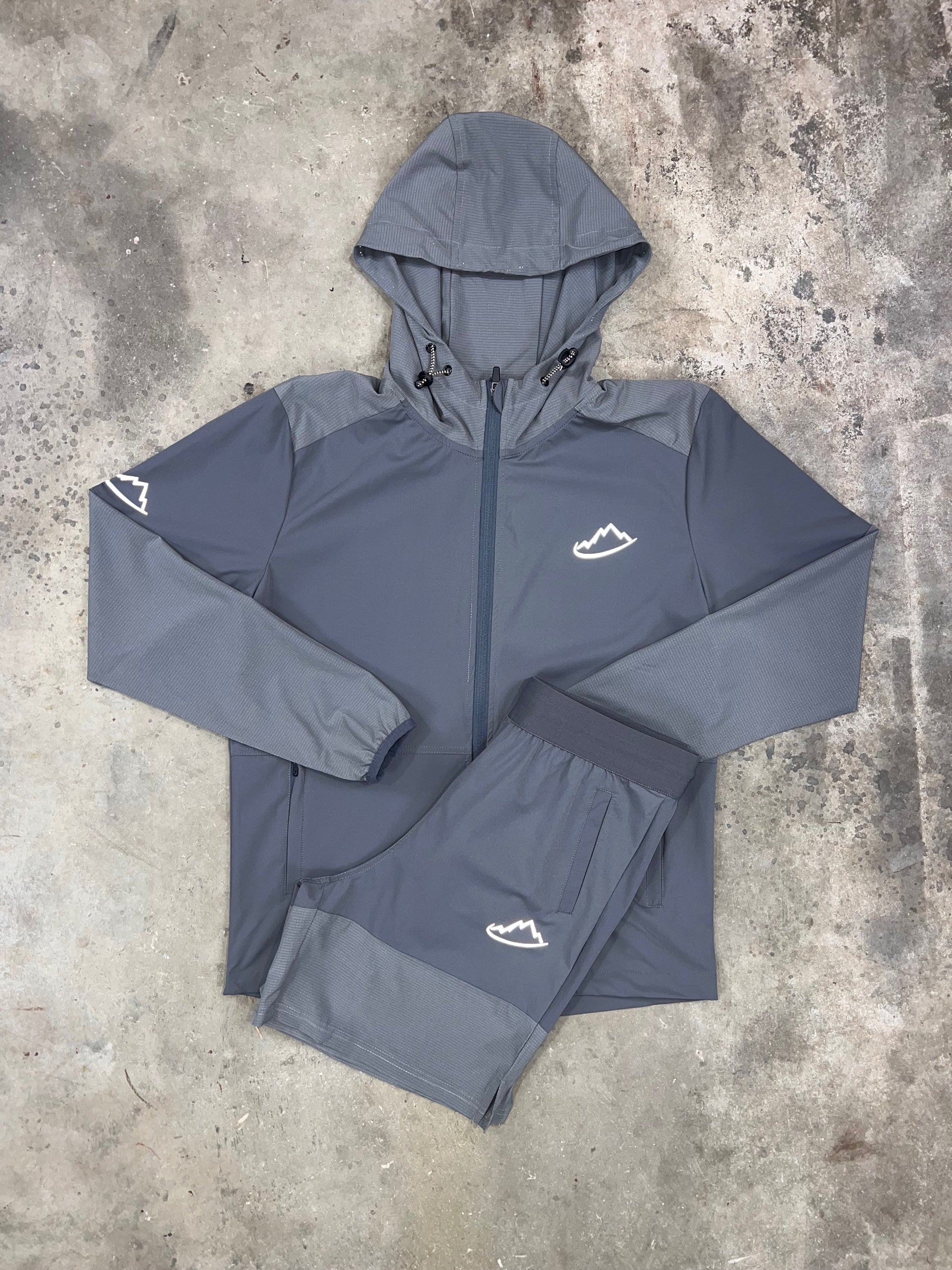 Adapt to Grey React Set - Jacket / Shorts