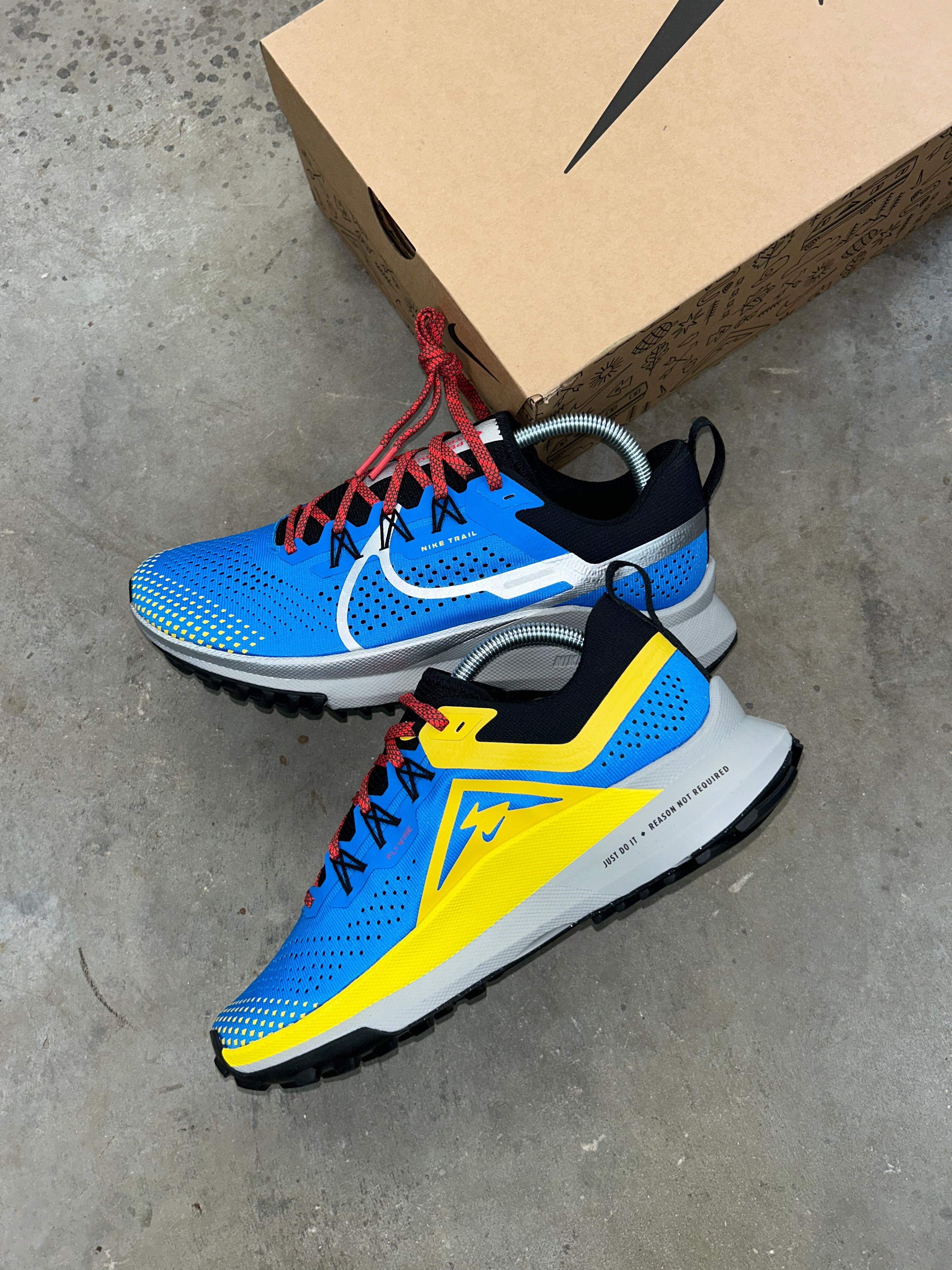 Nike Pegasus Trail Trainers - Blue / Yellow